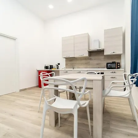 Cozy With Wifi And Ac & Parking Appartamento Milano